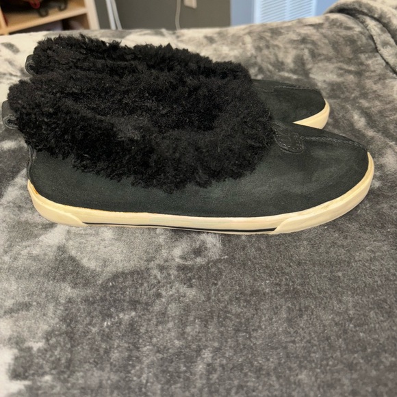 4 for $20 Size 2 Uggs - Picture 4 of 7